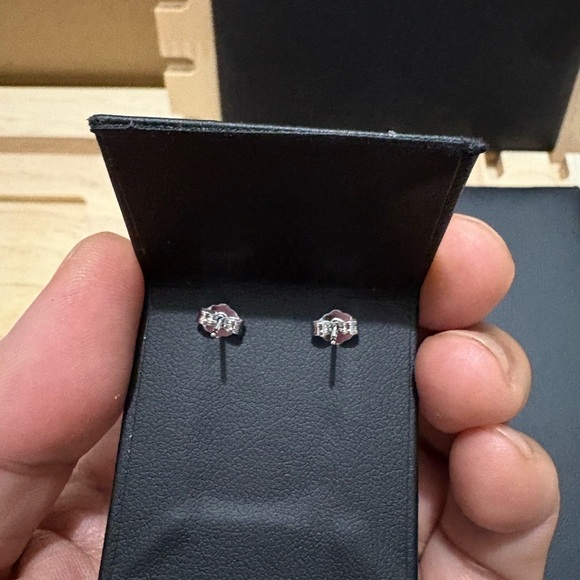 Elegant dangle earrings - Picture 3 of 4